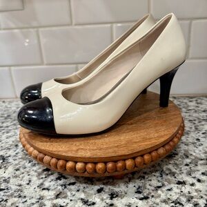 Comfort Plus by Predictions Cream and Black Patent Heels